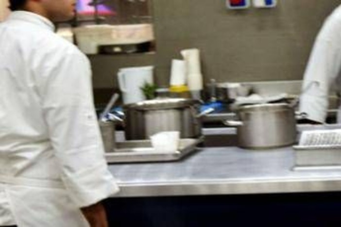 Come far bollire l'acqua più velocemente? I 'trucchi' in cucina