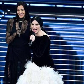 Sanremo, Pausini cigno nero e Irina odalisca: le pagelle ai look della terza serata Sanremo, Pausini cigno nero e Irina odalisca: le pagelle ai look della terza serata