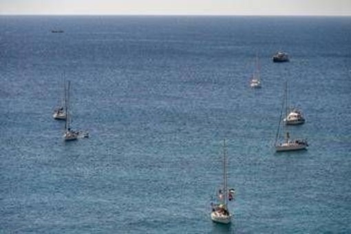 Flotilla si avvicina a Gaza. Meloni: &quot;Iniziativa irresponsabile&quot;. Israele: &quot;Consegnate gli aiuti&quot;