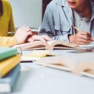 Congedo mestruale nelle scuole in Toscana, ok a mozione Pd in Consiglio regionale