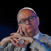 Scuola, la proposta del ministro Valditara: "Obbligo di studiare italiano per i genitori di studenti stranieri"