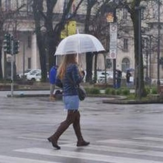 Maltempo, temporali e vento forte su gran parte dell'Italia. Neve in Valle d'Aosta Maltempo, temporali e vento forte su gran parte dell'Italia. Neve in Valle d'Aosta