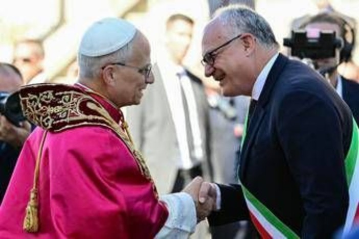Roma, Papa Leone XIV in Campidoglio: &quot;Per voi e con voi sono romano&quot;