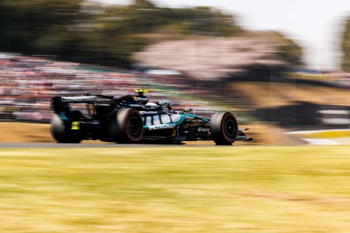 Antonelli fa il bis in Giappone e diventa leader del Mondiale