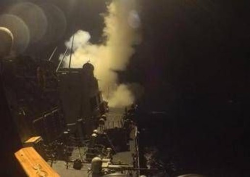 Iran sotto attacco, ultimatum di Trump: "Se non firmano accordo, bombarderemo senza pietà" - Diretta