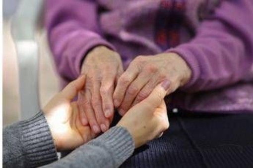 Lavoro, Inapp: &quot;Donne caregiver 10% in più degli uomini&quot;