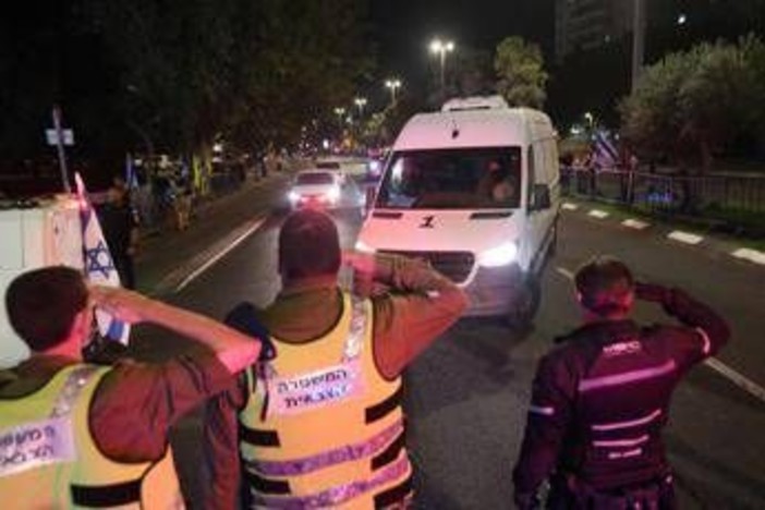 Israele e i dubbi su una messa in scena di Hamas, media: corpo restituito potrebbe non essere un ostaggio