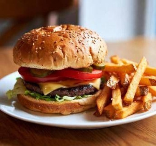 Cibo spazzatura manda il cervello in tilt, l'effetto sulla memoria: lo studio Cibo spazzatura manda il cervello in tilt, l'effetto sulla memoria: lo studio