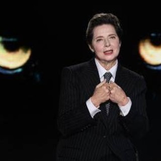Dallo stupro subito a 16 anni fino ai debiti del padre, Isabella Rossellini si racconta a Belve