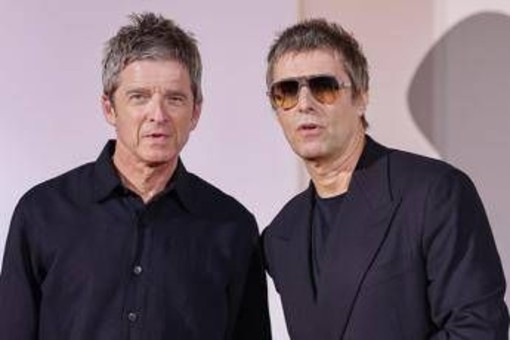 Oasis in tour, la guerra dei biglietti e i messaggi di Liam Gallagher: "Buona fortuna. Siate gentili e non cattivi" Oasis in tour, la guerra dei biglietti e i messaggi di Liam Gallagher: "Buona fortuna. Siate gentili e non cattivi"