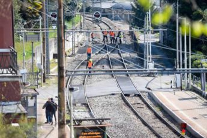 Treni, circolazione sospesa nel nodo di Verona per danni maltempo Treni, circolazione sospesa nel nodo di Verona per danni maltempo
