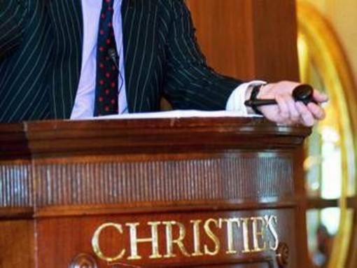 L'uovo Fabergé batte il record, venduto all'asta per 26 milioni di euro L'uovo Fabergé batte il record, venduto all'asta per 26 milioni di euro