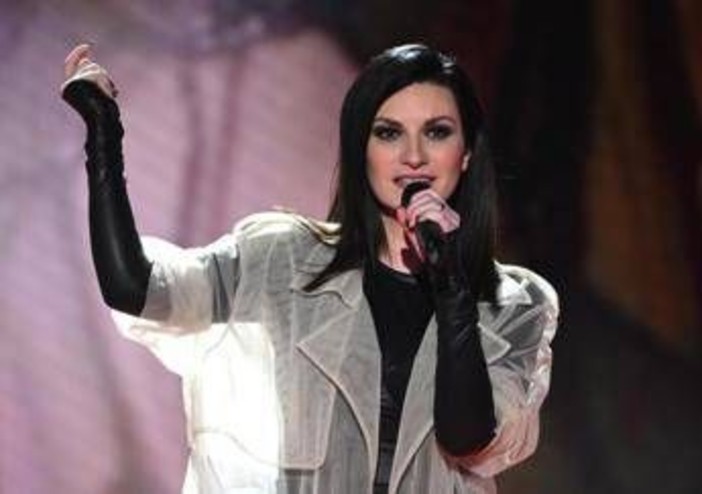 Laura Pausini annuncia 'La mia storia tra le dita': botta e risposta al vetriolo con Grignani