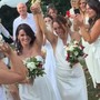 Francesca Vecchioni sposa la compagna Sara: la 'benedizione' ironica del padre Roberto Francesca Vecchioni sposa la compagna Sara: la 'benedizione' ironica del padre Roberto