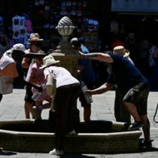 Caldo record, 21 città in bollino rosso oggi: da domani arriva la tregua