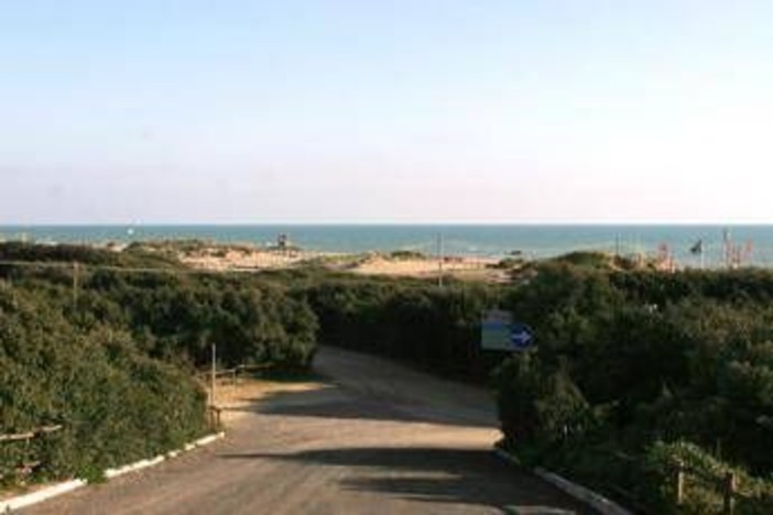 Ostia, medici Sima: &quot;Preoccupazione per spiagge 'Cancelli' senza bagni con caldo estremo&quot;